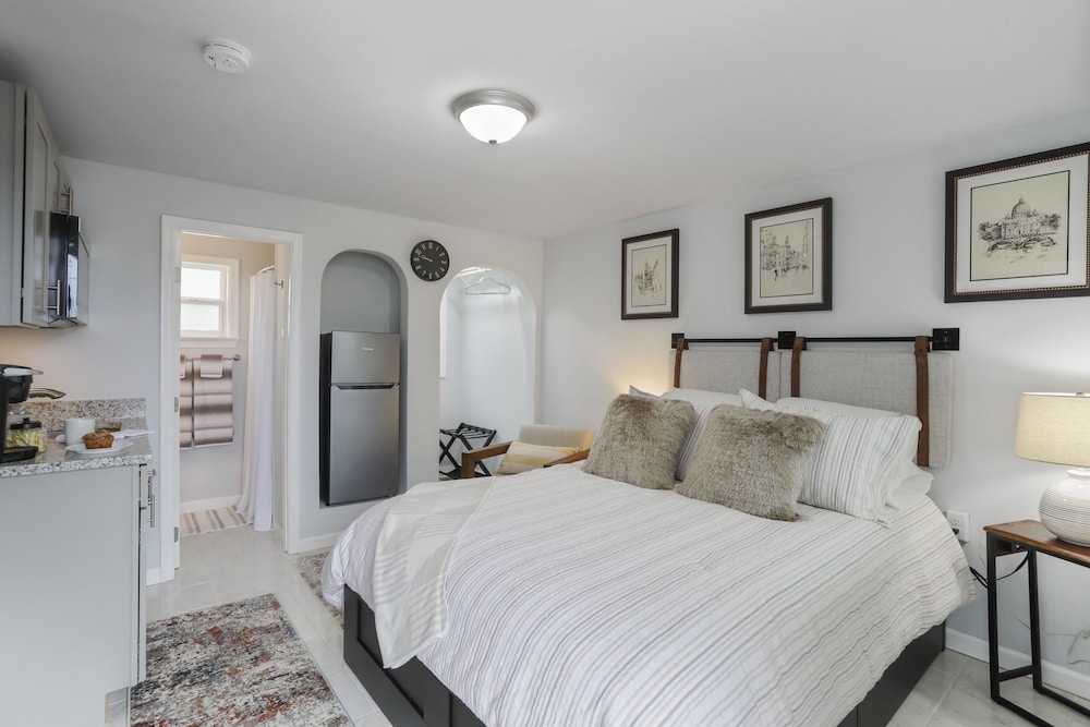 Town & Country, 1 queen bed photo 3