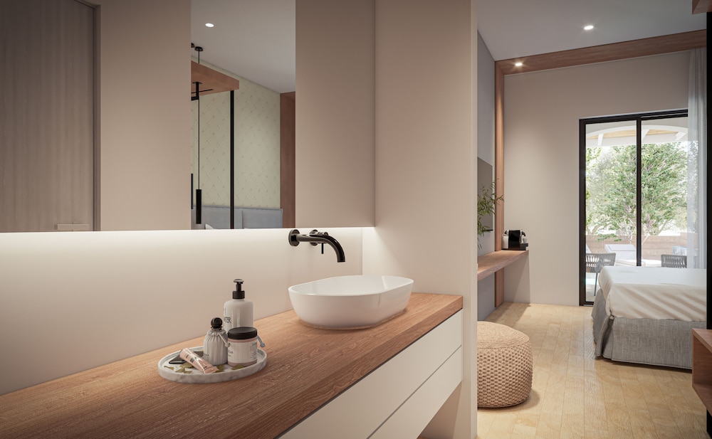 Superior Double with Private Pool - Photo 3