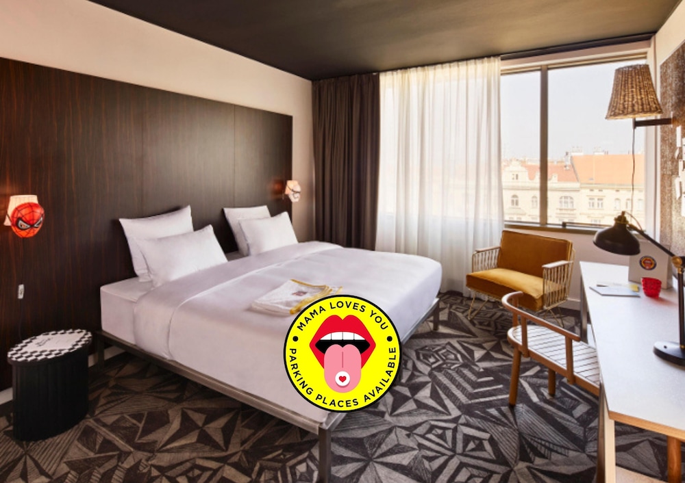 Room, 1 King Bed (Large Mama)