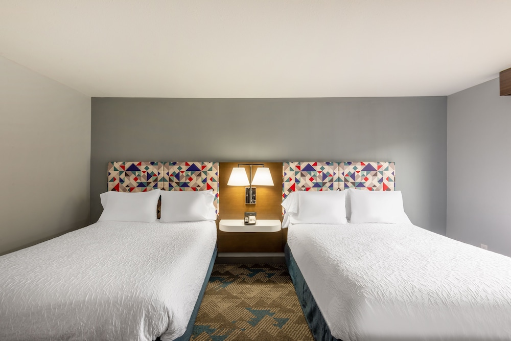Room, 2 Queen Beds, Non Smoking - Photo 2