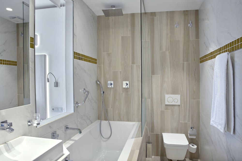 Standard Double Room - Photo 8