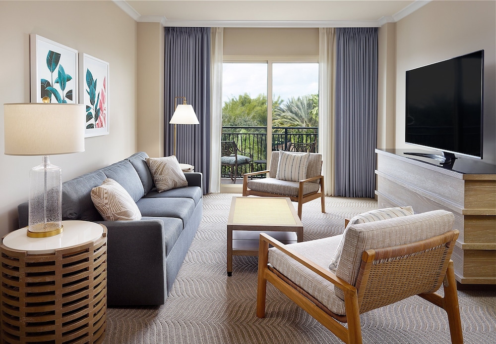 Deluxe Suite, 1 King Bed, Balcony (Champions Gate Suite)