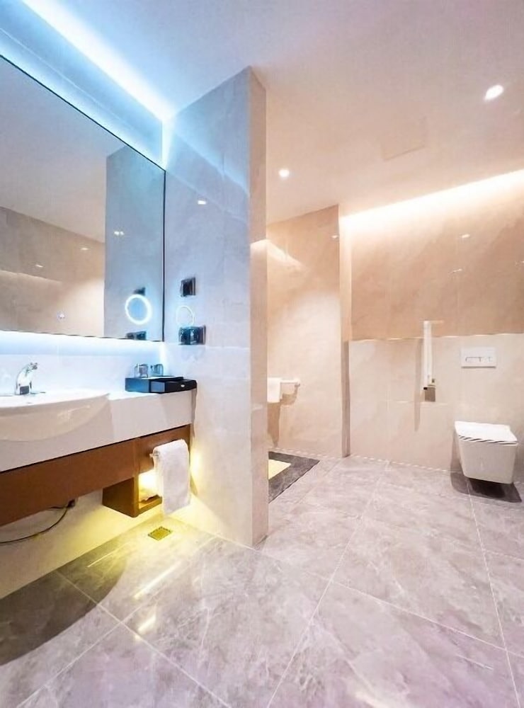 Executive Room, 1 King Bed, Mobility Accessible photo 2
