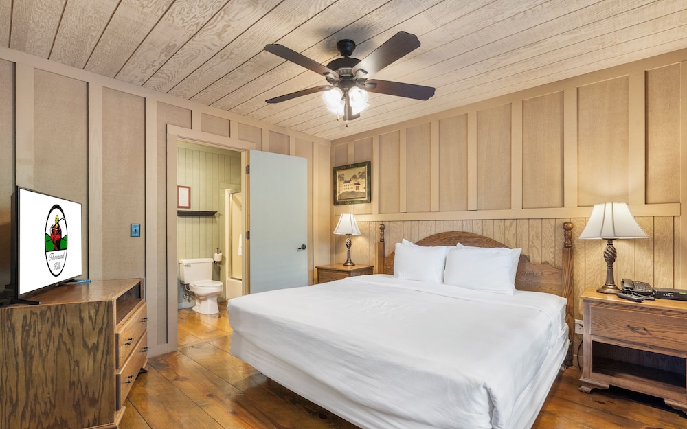Cabin, 2 Bedrooms, 2 Bathrooms photo 2