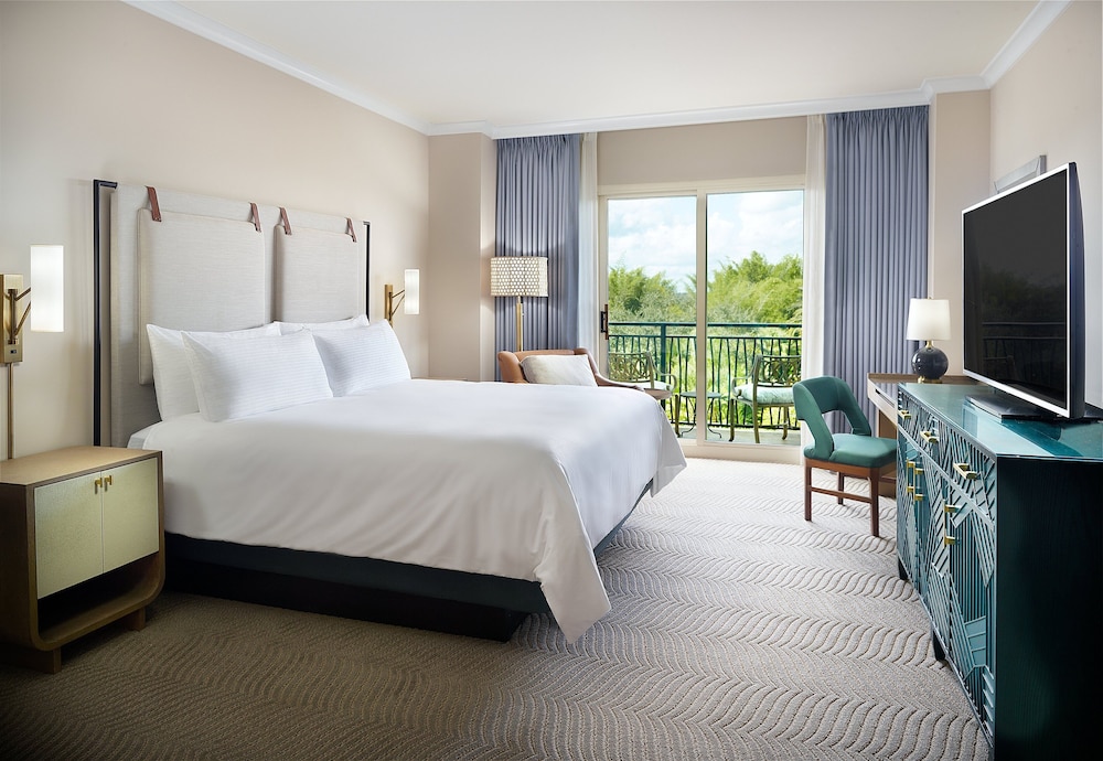 Deluxe Suite, 1 King Bed, Balcony (Champions Gate Suite)