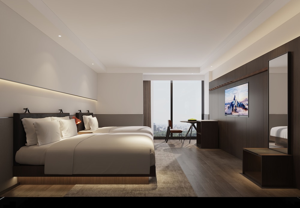 Basic Triple Room, City View