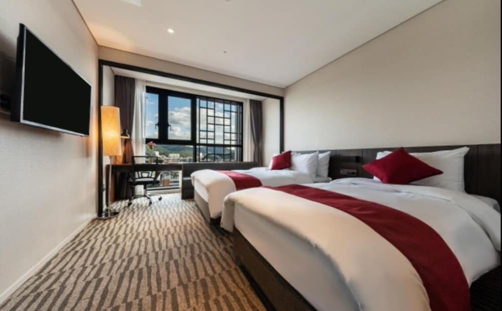 Standard Room, Multiple Beds, Non Smoking - Photo 4