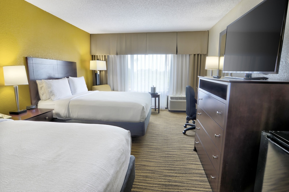 Premium Room, 2 Queen Beds - Photo 2