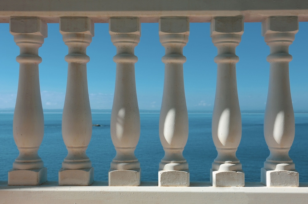 Suite (Surrealist) - Photo 4