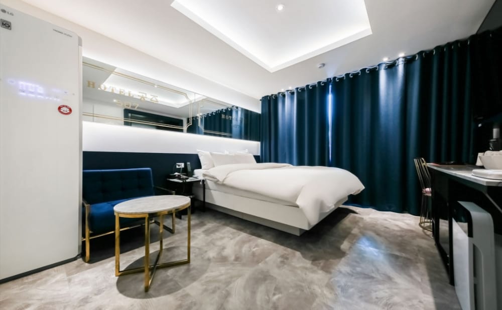 B Deluxe Room - Photo 1