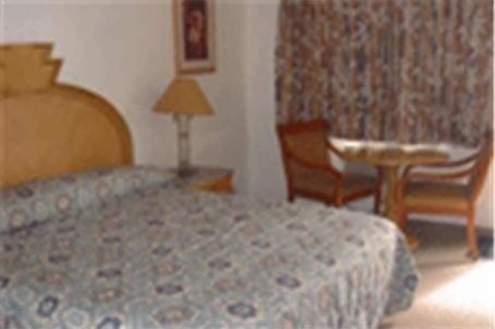 Room, 1 Queen Bed photo 2