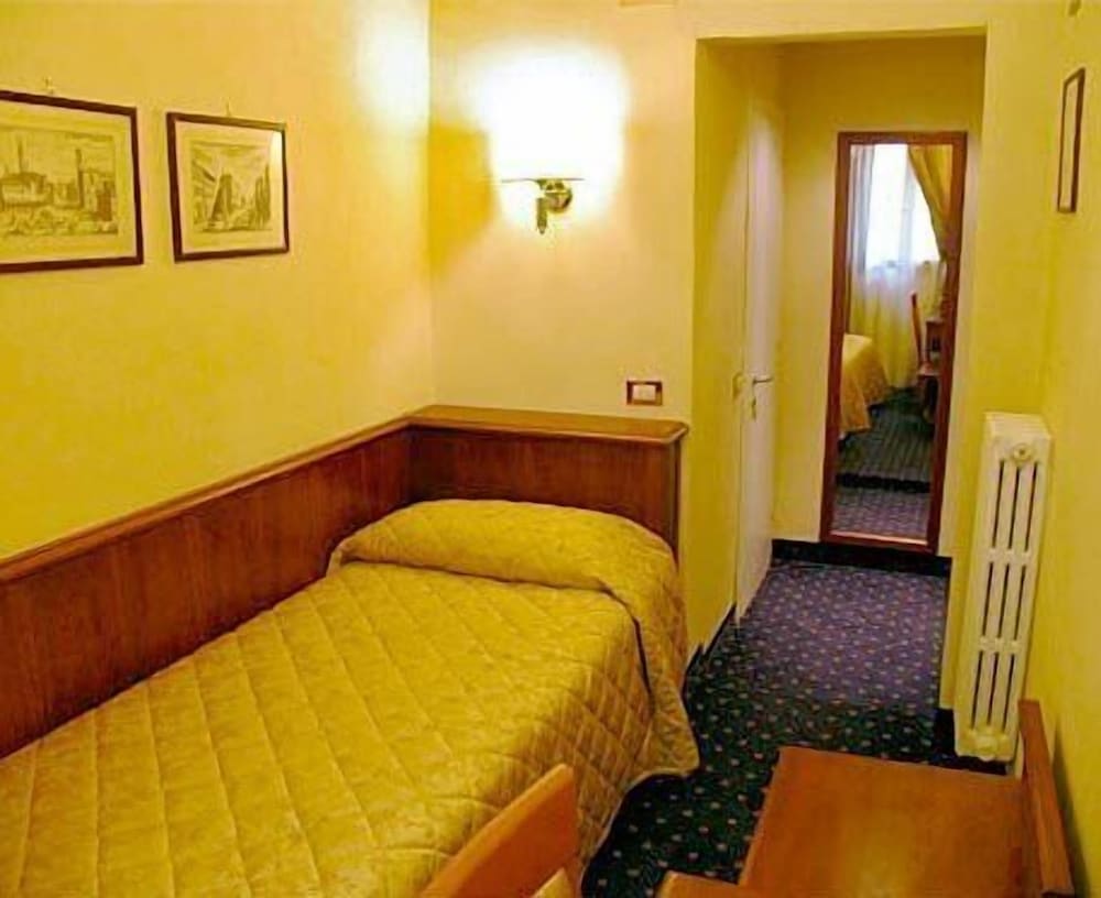 Standard Single Room photo 2