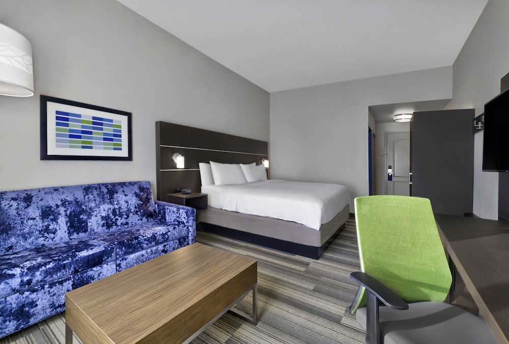 Suite, 1 King Bed (Living Area) - Photo 4