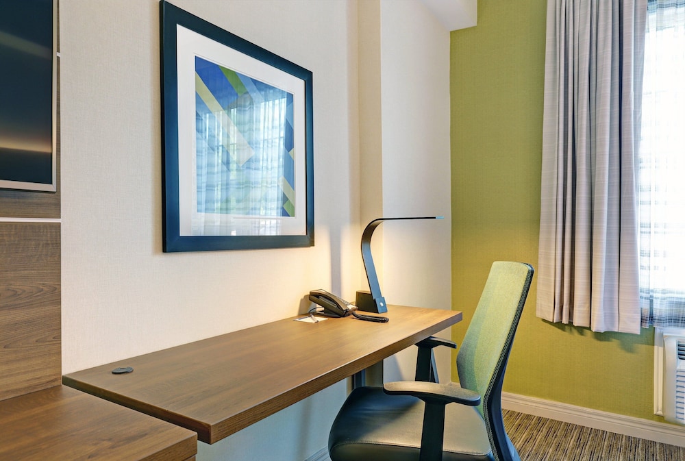 Suite, 1 King Bed, Jetted Tub (Living Area) - Photo 3