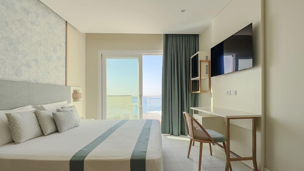 Junior Room, 1 Bedroom, Sea View, Sea Facing
