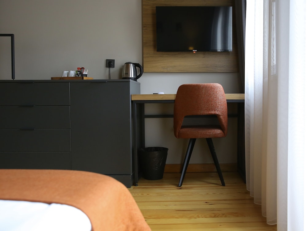 Standard Room, 1 Queen Bed, Non Smoking, Balcony photo 3
