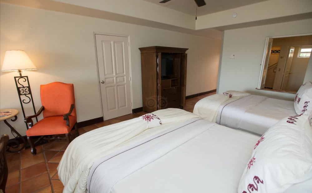 Villa Two-Bedrooms - NO MEALS ROOM ONLY - Photo 8