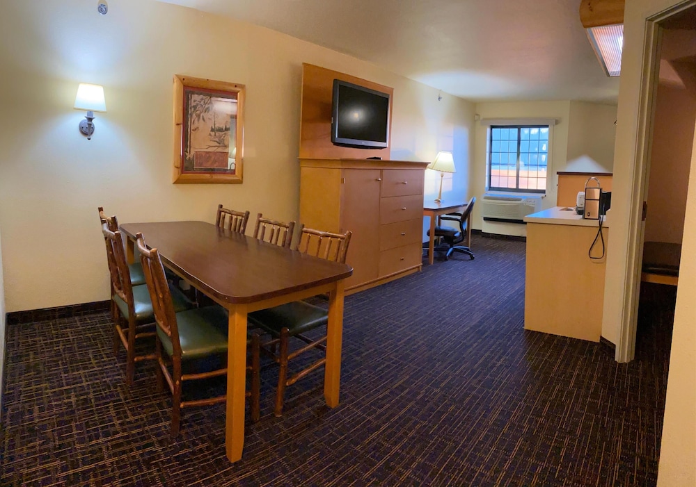 Family Suite, Multiple Beds (2 Queens) (Waterpark Hours Vary) - Photo 1
