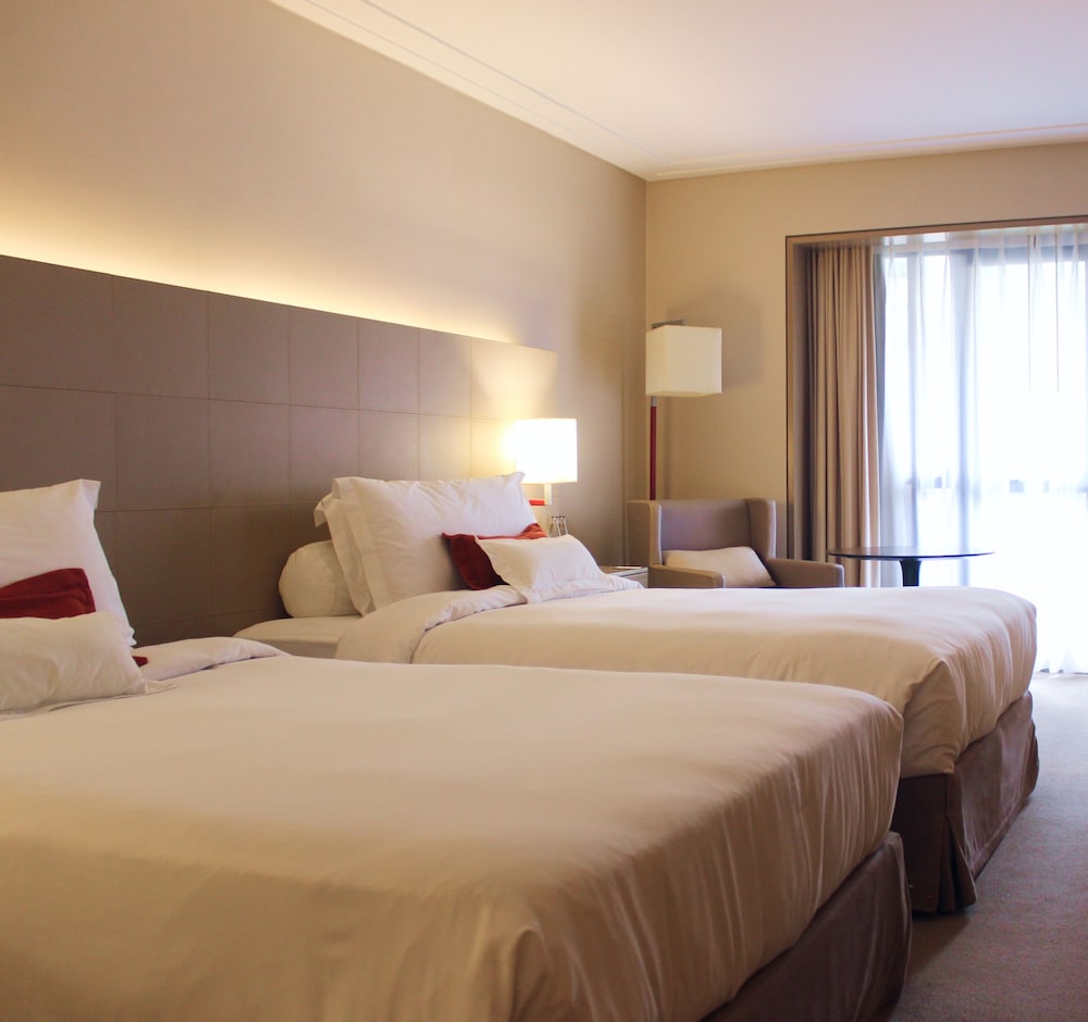 Classic Room, 2 Twin Beds, Accessible, Balcony (Club Lounge Access)