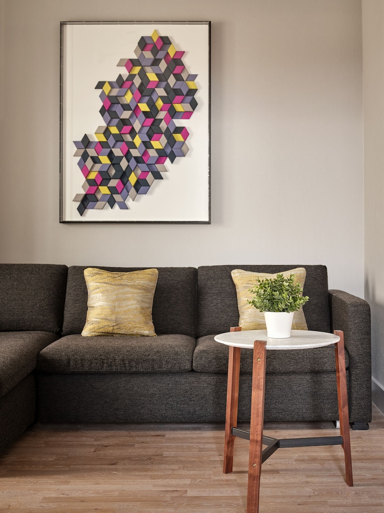 Suite, 1 Bedroom - Photo 3