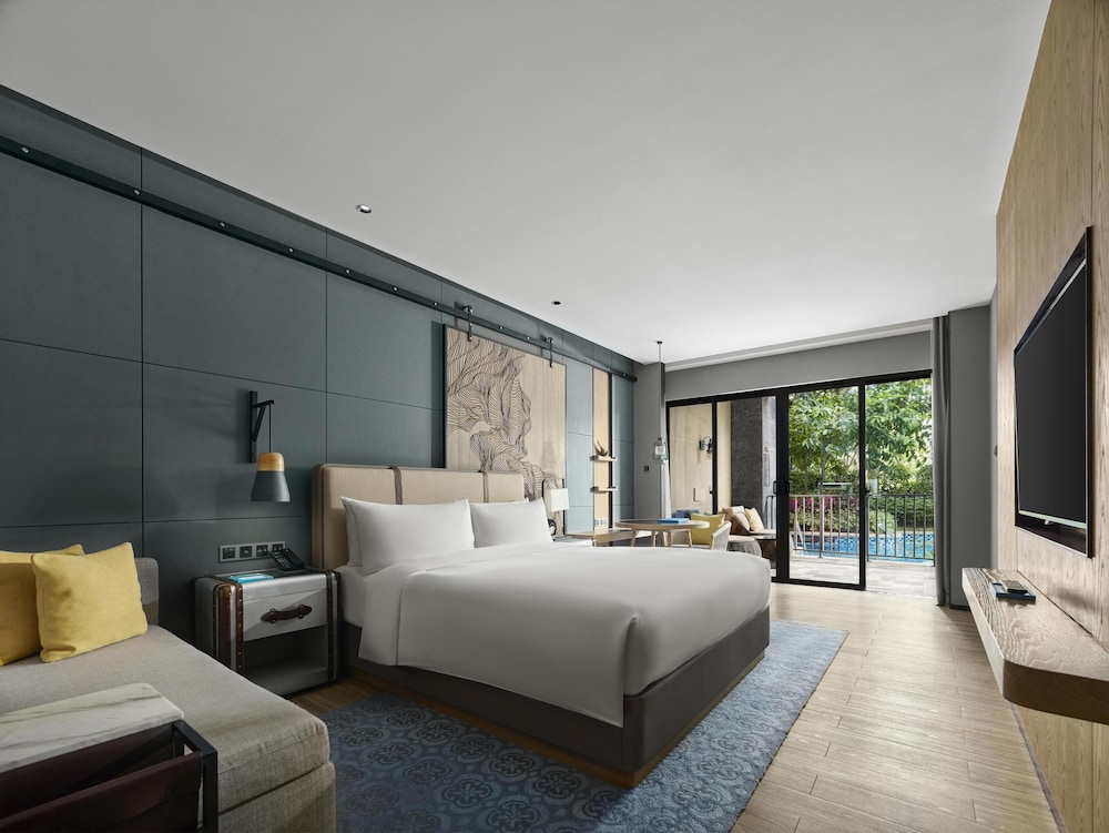 Room, 1 King Bed, Pool Access, Pool View - Photo 2