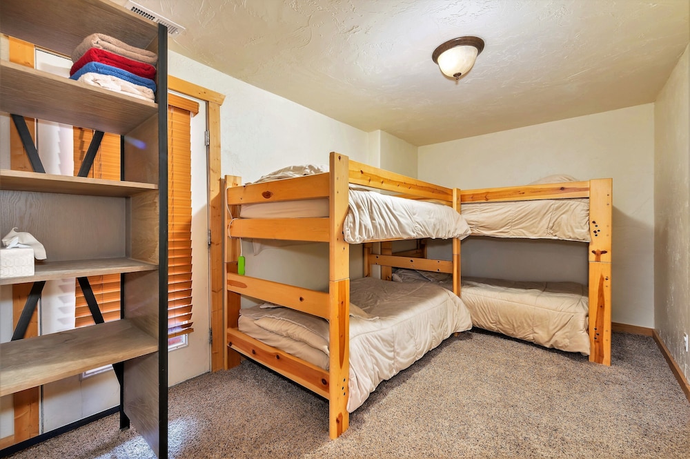 Basic Quadruple Room, Multiple Beds, Non Smoking photo 1