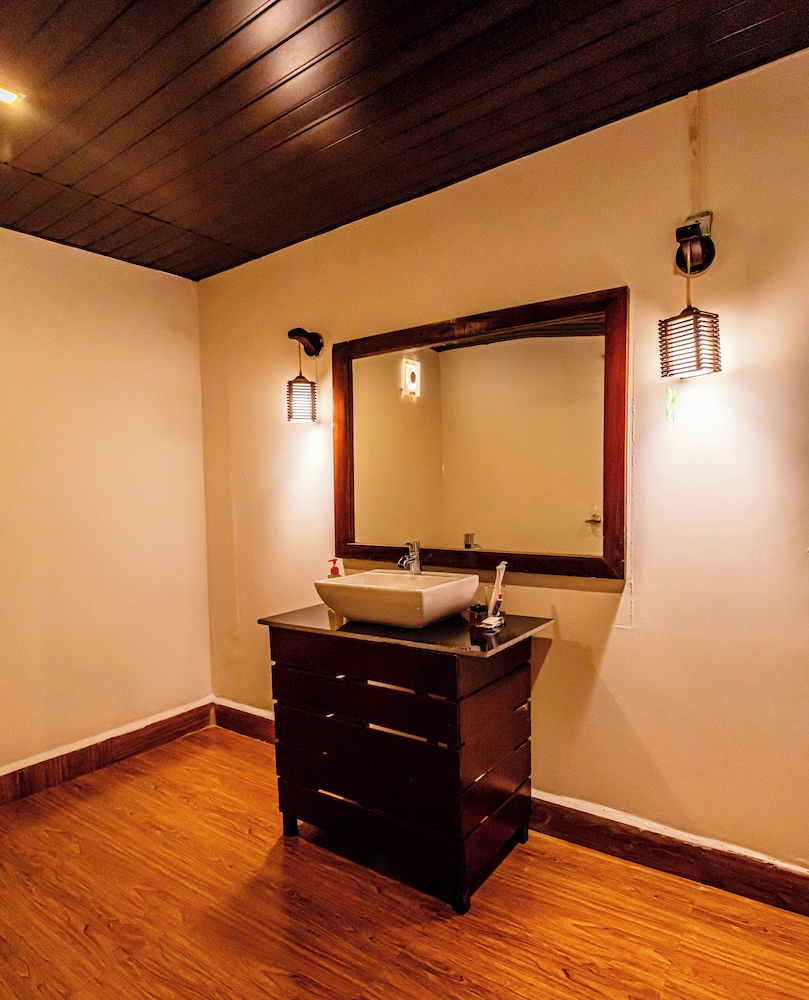 Upper Floor Sea View Cottage