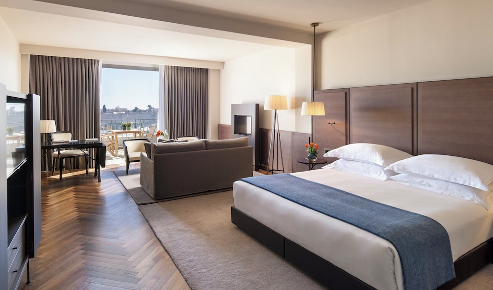 Junior Suite with Balcony and Old City View. - Photo 1