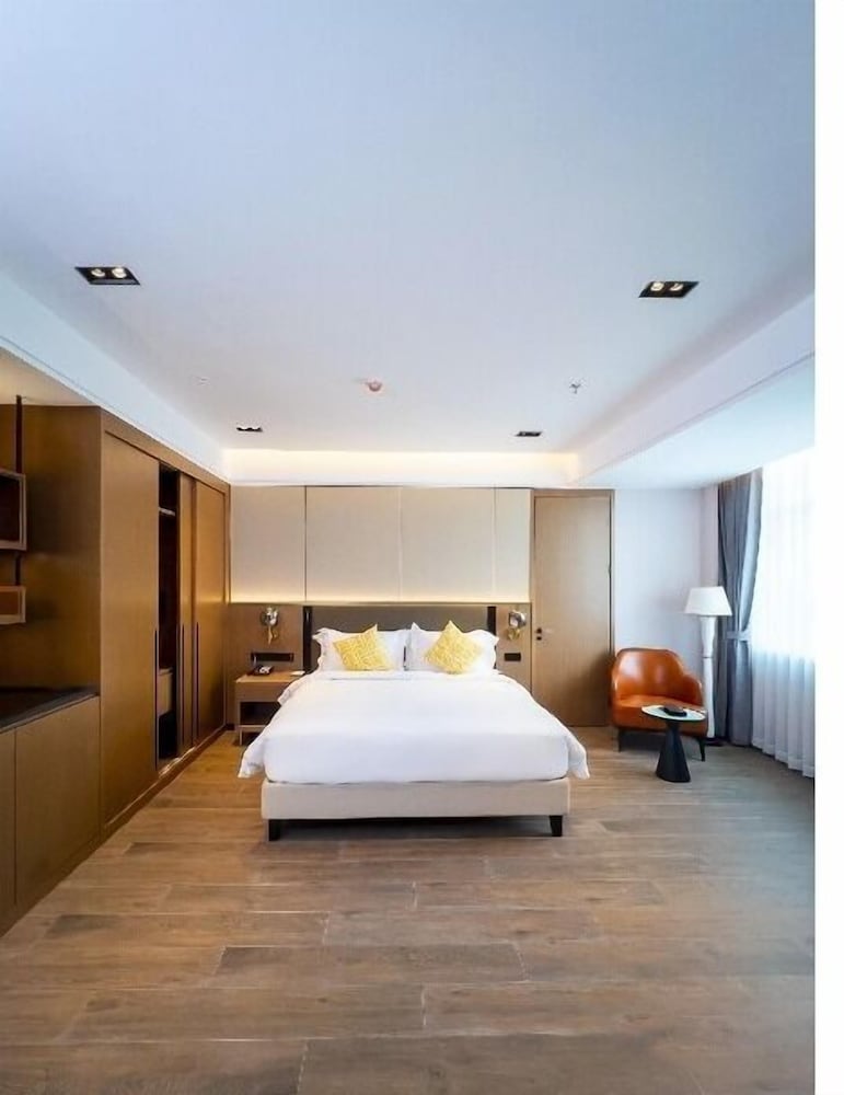 Executive Room, 1 King Bed, Mobility Accessible