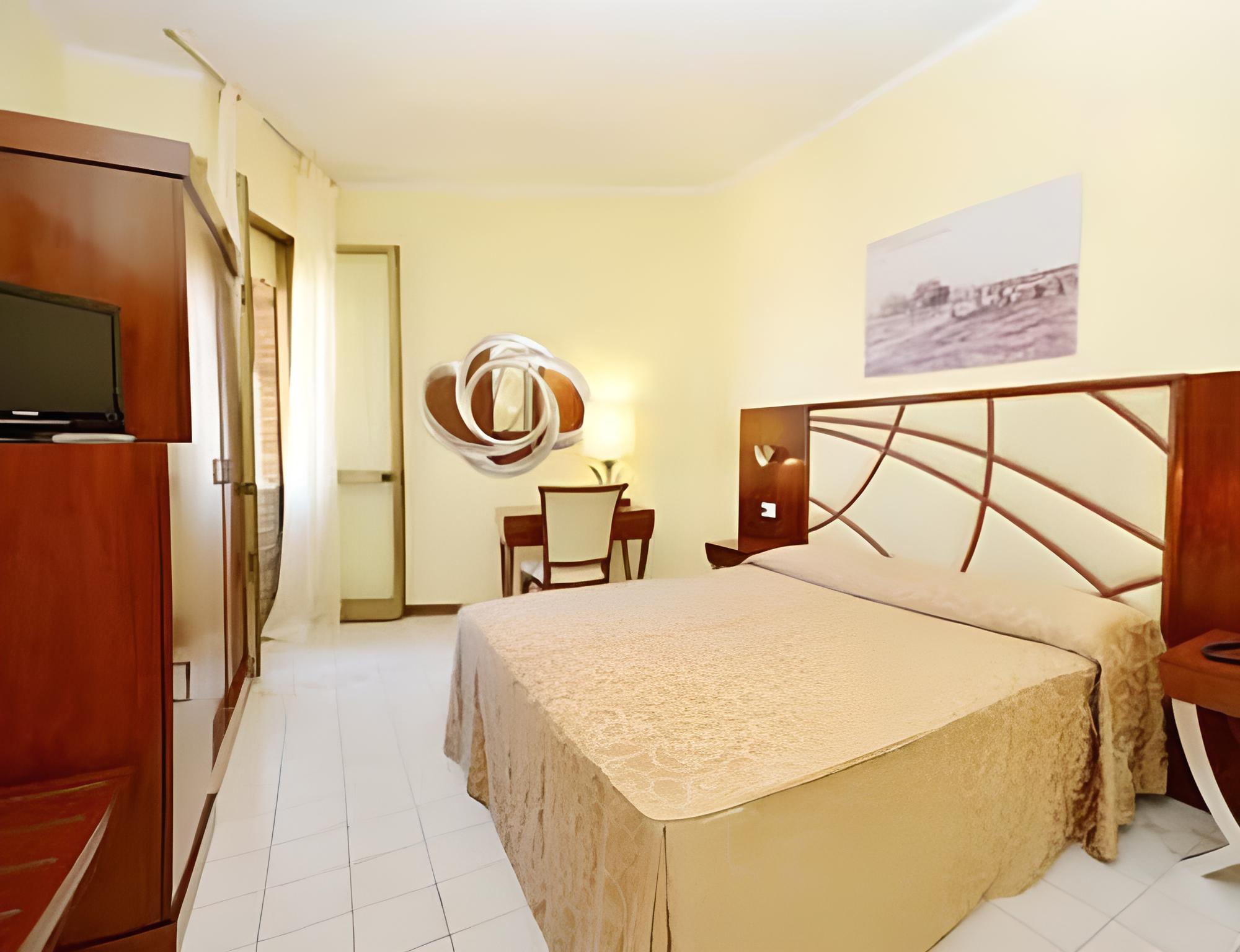 Standard Double or Twin Room photo 1