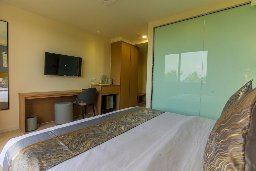 Deluxe Double or Twin Room, Balcony photo 3
