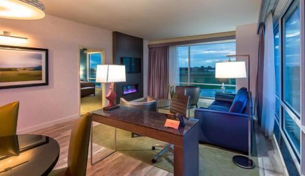 Suite, 1 King Bed, Jetted Tub photo 1