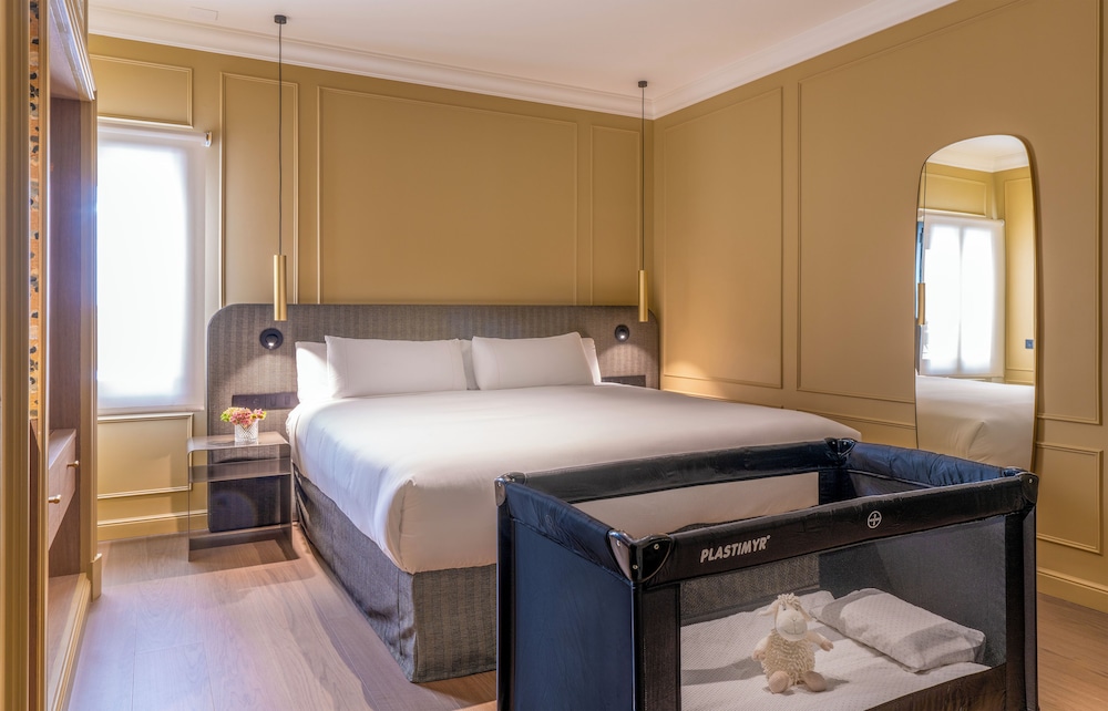 Premium Double Room (Avenida) thumbnail 5