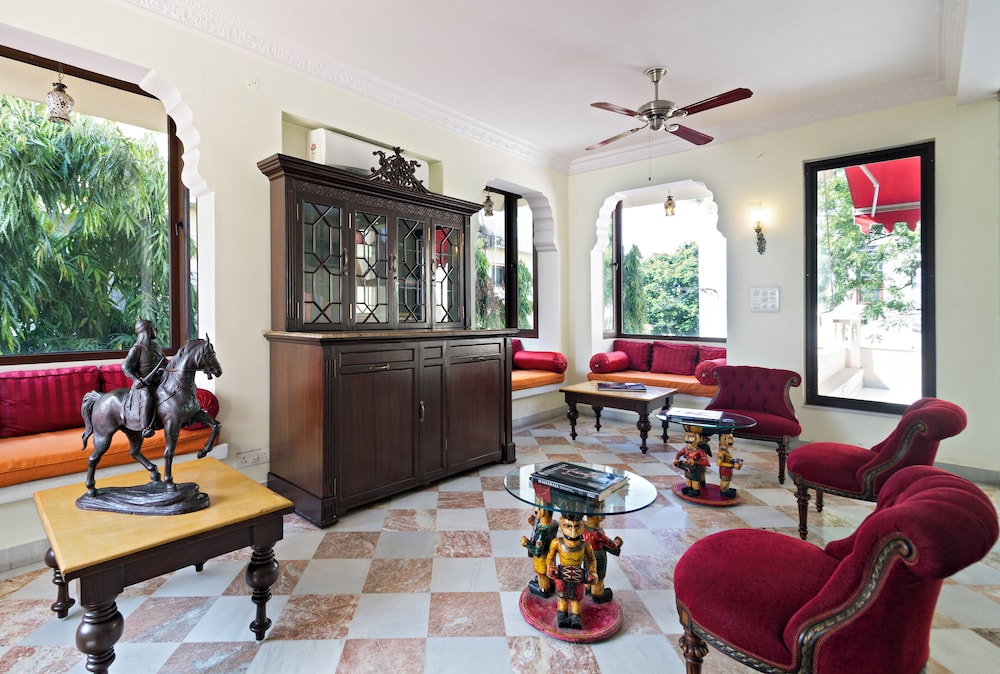 Royal Suite Room with complimentary Airport/Station Pickup - Photo 3