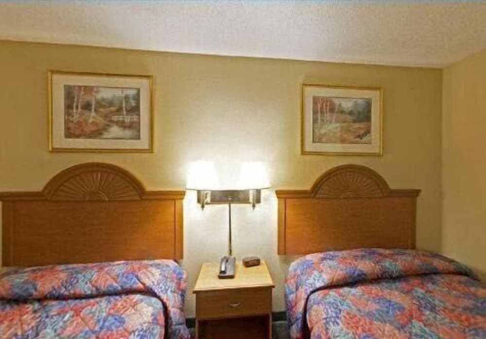 Room, 2 Double Beds, Non Smoking - Photo 3