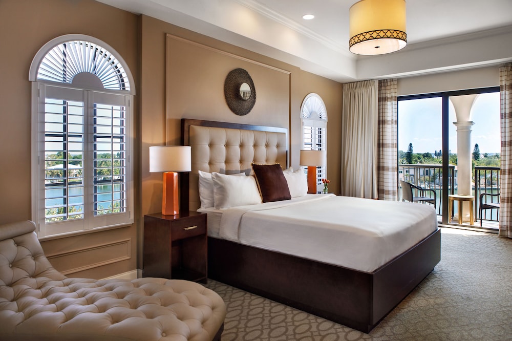 Premium Luxe King with Balcony and View photo 2