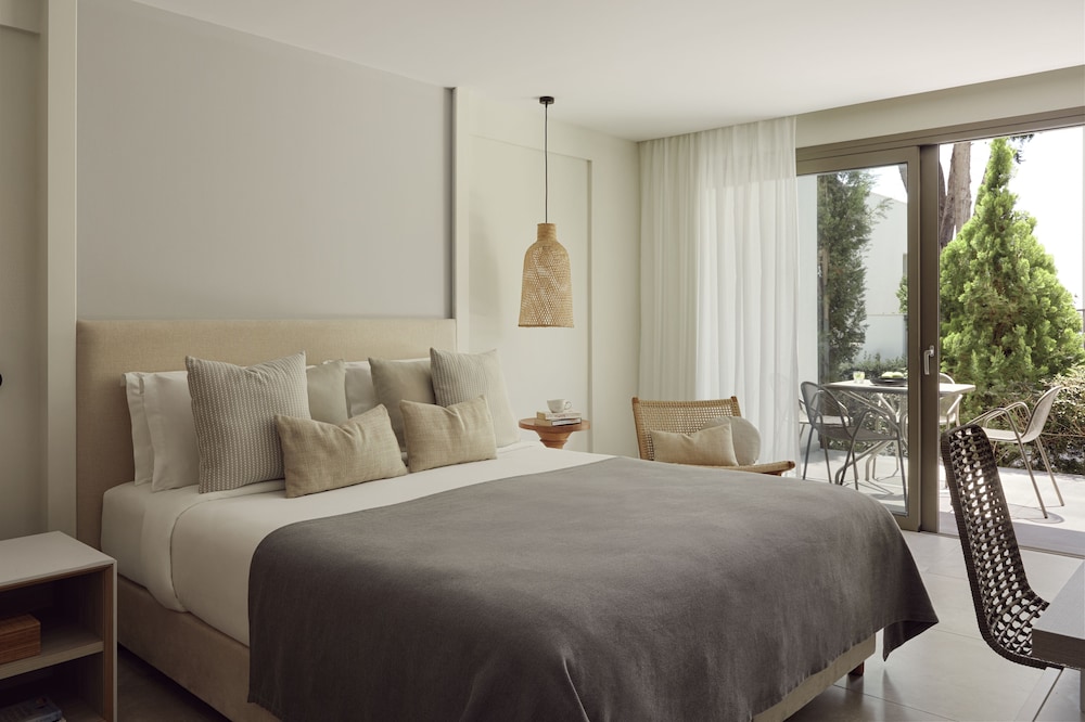 One Bedroom Suite Inland View - Photo 5