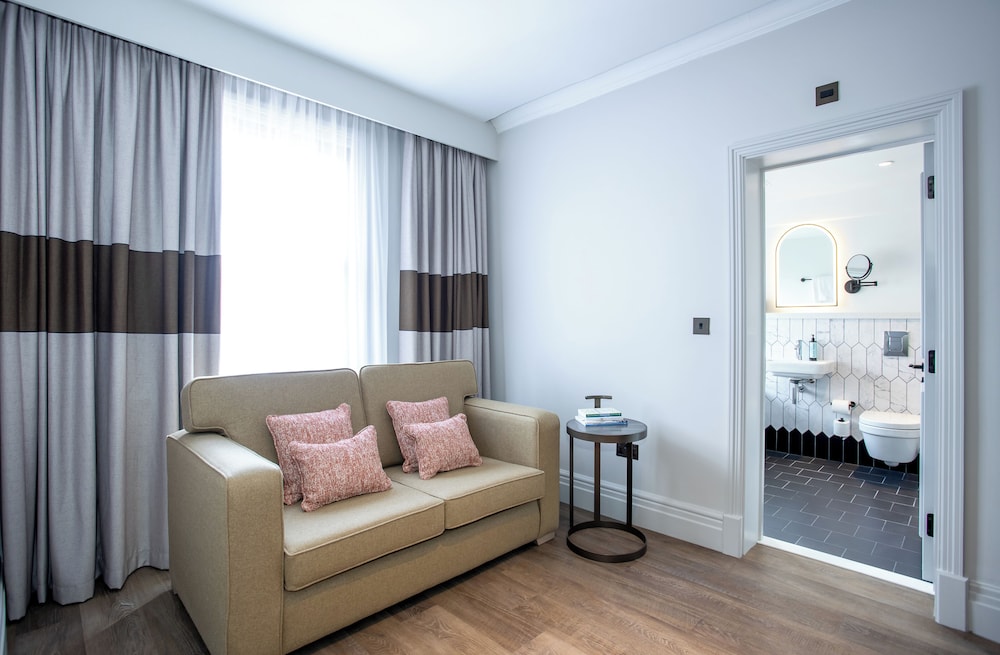 Newly Refurbished Suite - Photo 11
