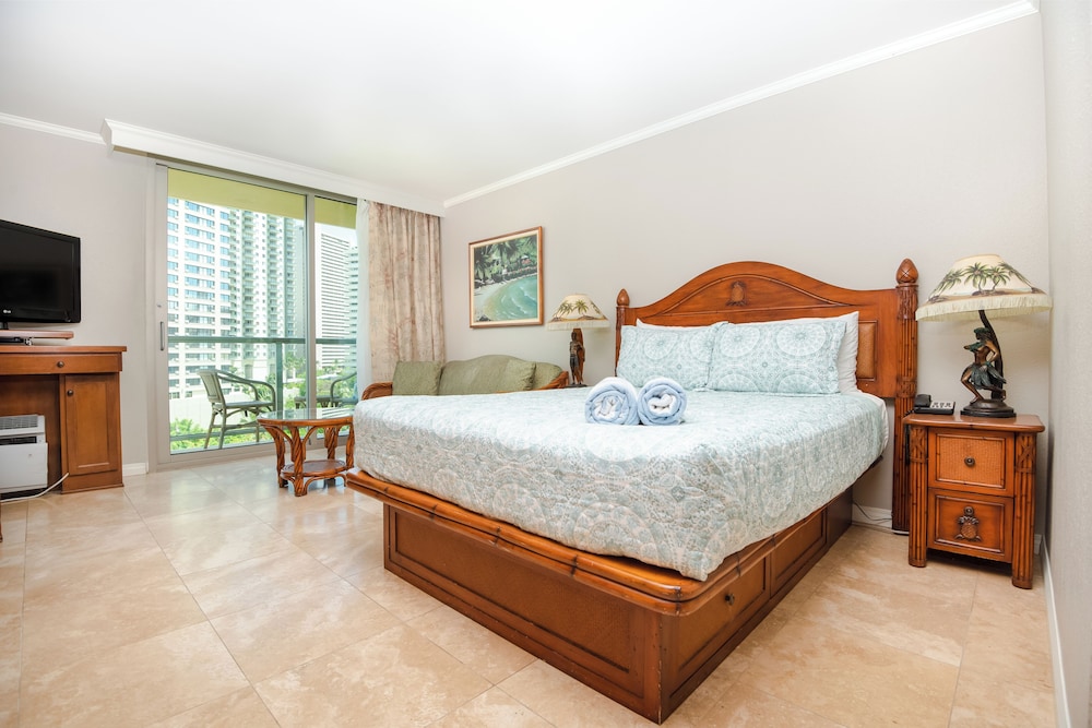 Standard Studio, 1 Queen Bed, City View