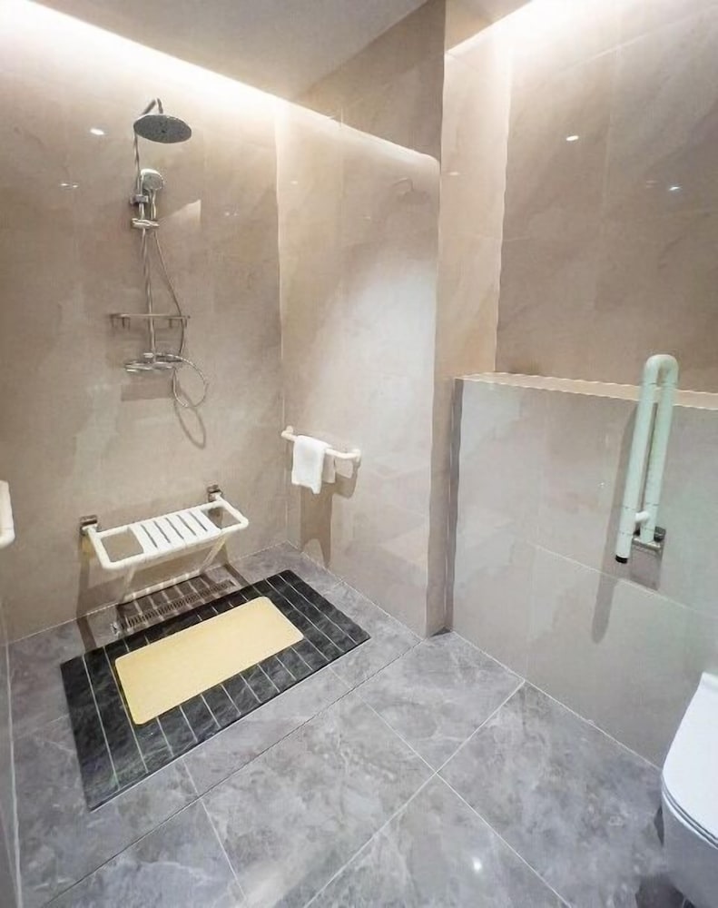 Executive Room, 1 King Bed, Mobility Accessible photo 3