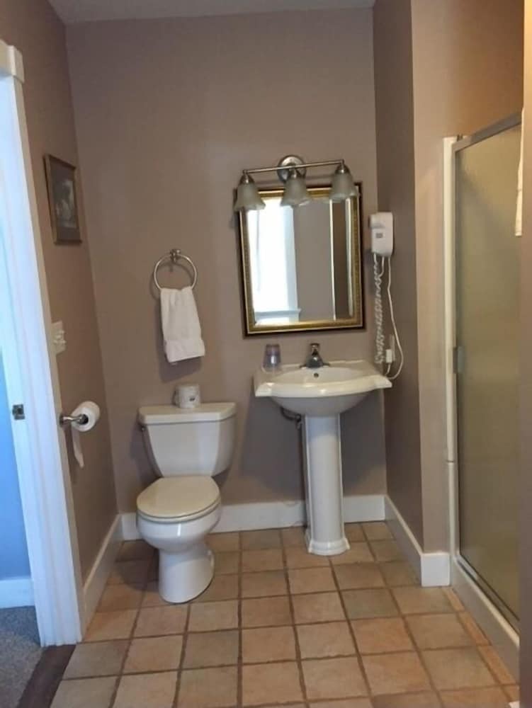 Suite, 1 Queen Bed, Jetted Tub photo 2