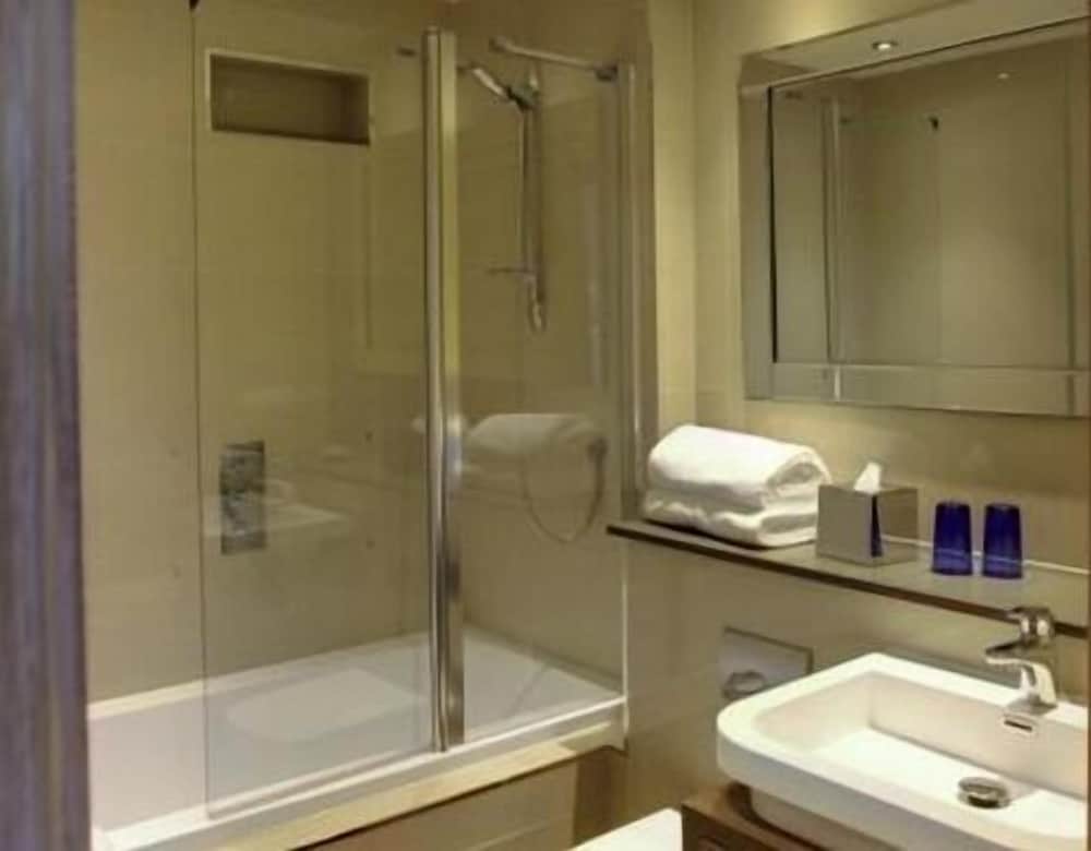 Standard Double or Twin Room, Ensuite photo 2