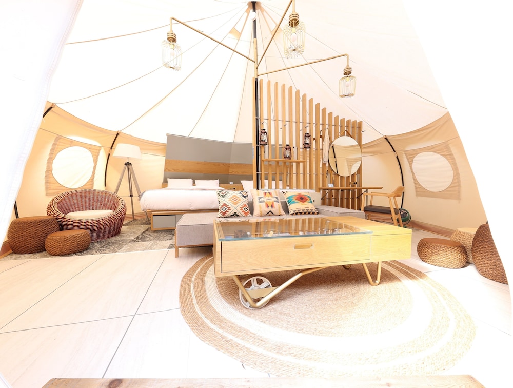 Premium Tent photo 1