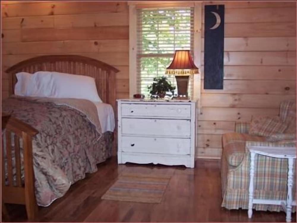 Cabin, 1 King Bed (317: Threes A Crowd) photo 1