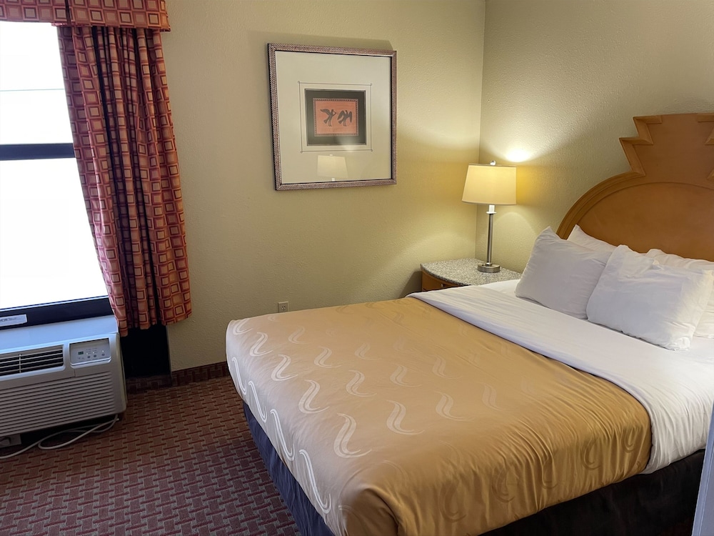 Standard Room, 1 King Bed - Photo 1