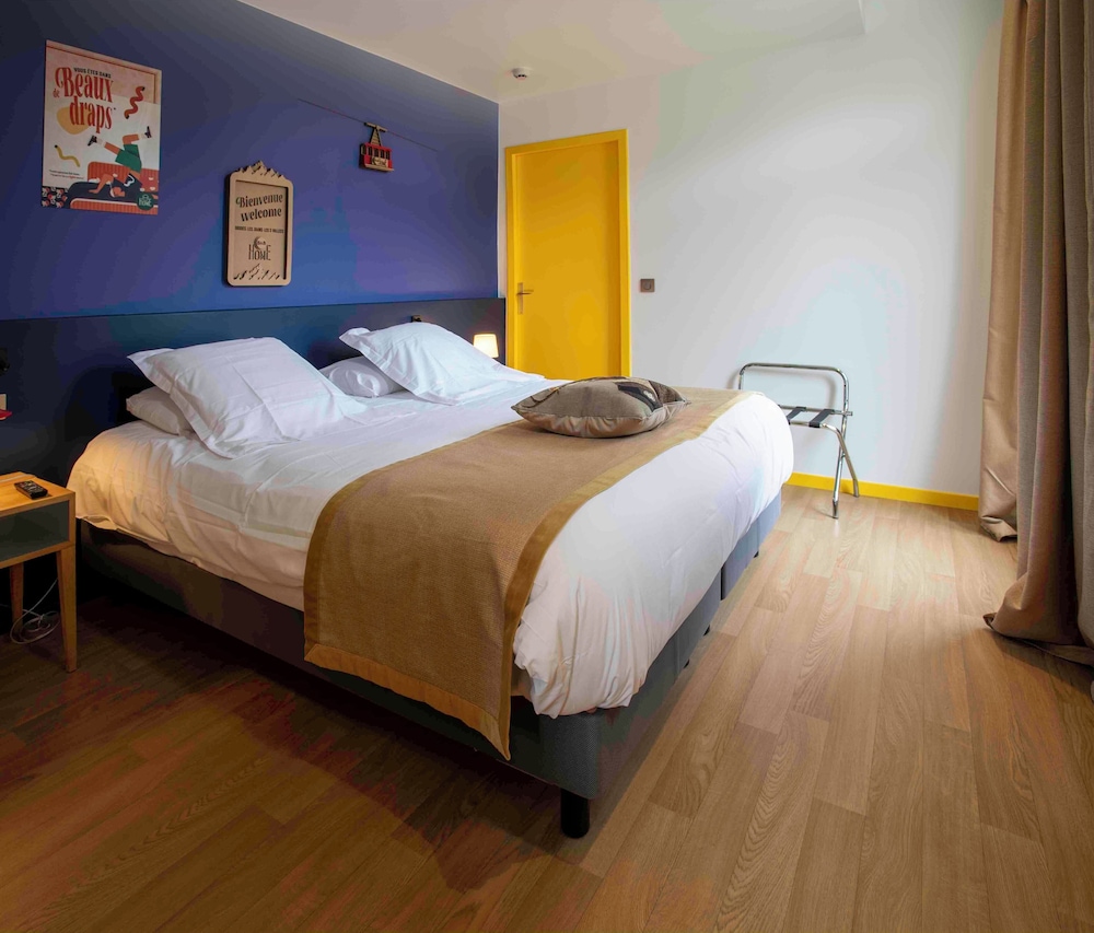 Basic Quadruple Room, Mobility Accessible photo 1