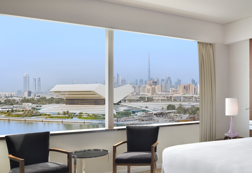 Premium Room, 1 King Bed (Waterfront View) thumbnail 5