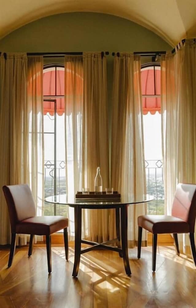 Granada Suite, 1 King Bed, Valley View photo 2