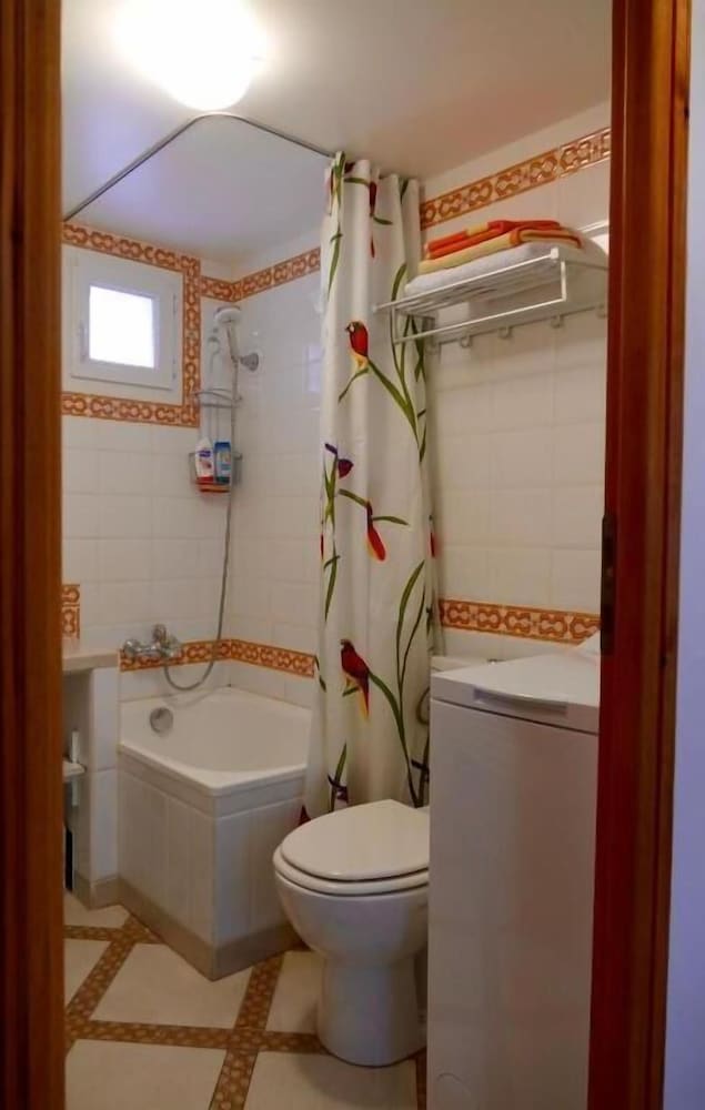 Basic Apartment, 1 Double Bed with Sofa bed, Non Smoking photo 3
