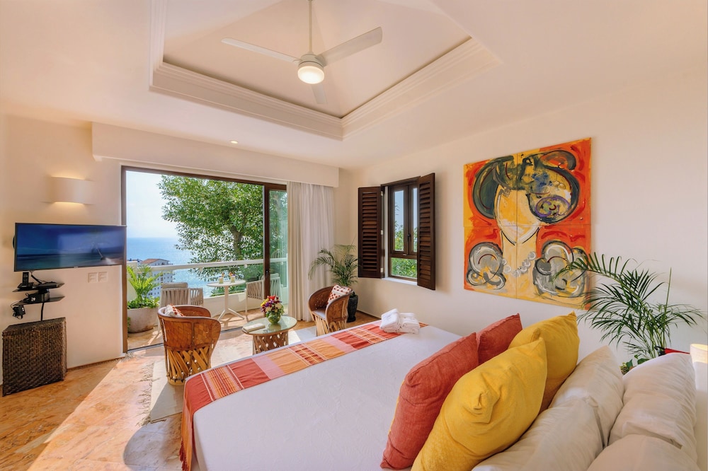 Suite, 1 King Bed, Ensuite, Ocean View